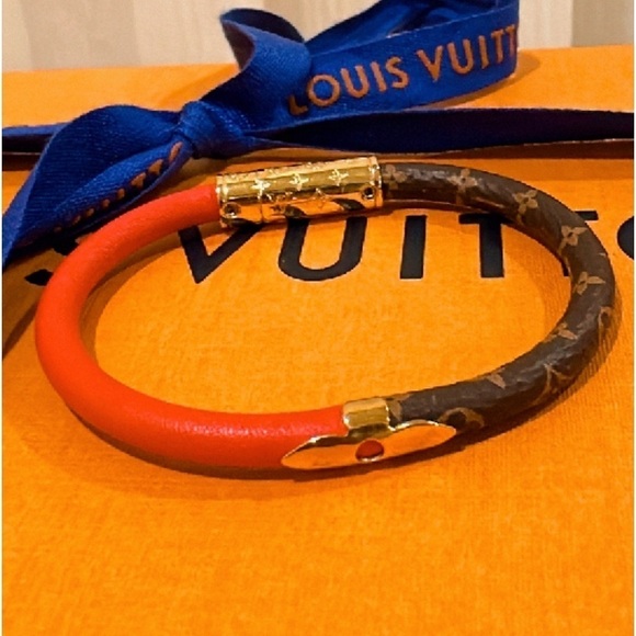 💯% Authentic Louis Vuitton Daily Confidential Bracelet✨ - Picture 5 of 9